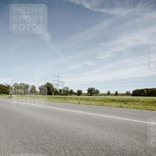 07.09.2025 - 19. Norderstedt Triathlon Michael Burmester http://msf.ph/oto/8857607 07.09.2025 12:26:06 Radfahren 754, 762 meine-sportfotos.de