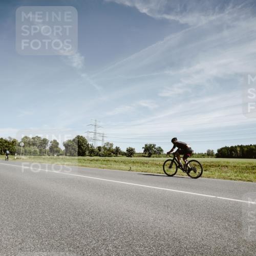 07.09.2025 - 19. Norderstedt Triathlon Michael Burmester http://msf.ph/oto/8857610 07.09.2025 12:26:07 Radfahren 754, 762 meine-sportfotos.de