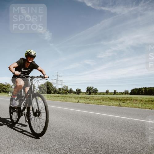 07.09.2025 - 19. Norderstedt Triathlon Michael Burmester http://msf.ph/oto/8857641 07.09.2025 12:26:23 Radfahren 216, 239, 813 meine-sportfotos.de