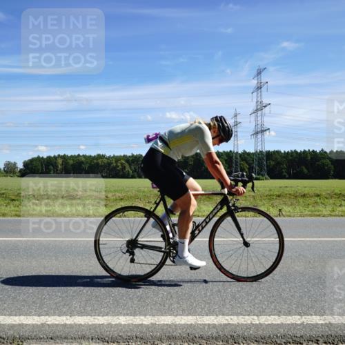 07.09.2025 - 19. Norderstedt Triathlon Michael Burmester http://msf.ph/oto/8857684 07.09.2025 13:00:19 Radfahren 305, 354, 718 meine-sportfotos.de