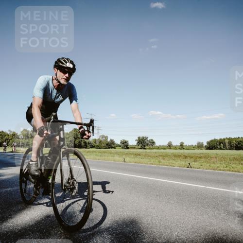 07.09.2025 - 19. Norderstedt Triathlon Michael Burmester http://msf.ph/oto/8857697 07.09.2025 15:33:39 Radfahren 883, 941, 946, 1480 meine-sportfotos.de