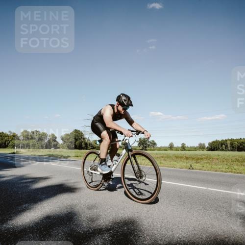 07.09.2025 - 19. Norderstedt Triathlon Michael Burmester http://msf.ph/oto/8857708 07.09.2025 15:33:45 Radfahren 875, 912 meine-sportfotos.de