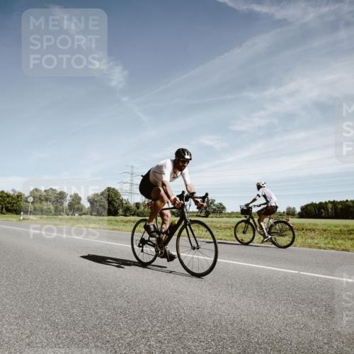 07.09.2025 - 19. Norderstedt Triathlon Michael Burmester http://msf.ph/oto/8857741 07.09.2025 12:27:05 Radfahren 187, 1370, 1386 meine-sportfotos.de