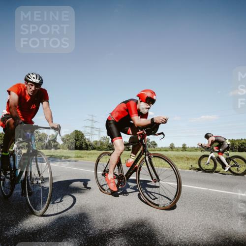 07.09.2025 - 19. Norderstedt Triathlon Michael Burmester http://msf.ph/oto/8857815 07.09.2025 15:34:59 Radfahren 421, 1458, 1513 meine-sportfotos.de
