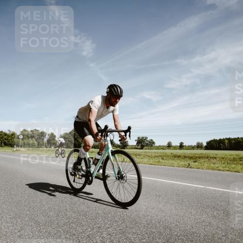 07.09.2025 - 19. Norderstedt Triathlon Michael Burmester http://msf.ph/oto/8857836 07.09.2025 12:27:56 Radfahren 1230, 1241 meine-sportfotos.de