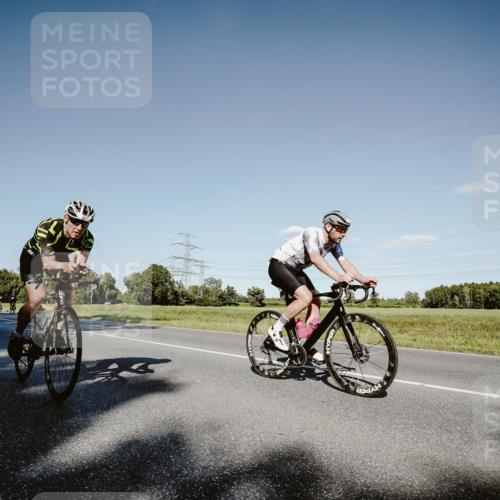 07.09.2025 - 19. Norderstedt Triathlon Michael Burmester http://msf.ph/oto/8857858 07.09.2025 15:35:20 Radfahren 386, 915, 943 meine-sportfotos.de