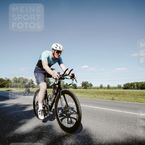 07.09.2025 - 19. Norderstedt Triathlon Michael Burmester http://msf.ph/oto/8857865 07.09.2025 15:35:23 Radfahren 386, 915, 943, 1419 meine-sportfotos.de