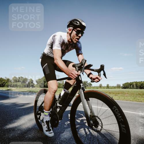 07.09.2025 - 19. Norderstedt Triathlon Michael Burmester http://msf.ph/oto/8857952 07.09.2025 15:36:08 Radfahren 474, 1407, 1473 meine-sportfotos.de
