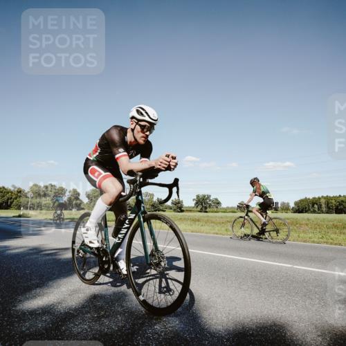 07.09.2025 - 19. Norderstedt Triathlon Michael Burmester http://msf.ph/oto/8858001 07.09.2025 15:36:23 Radfahren 372, 414, 1447 meine-sportfotos.de