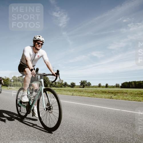 07.09.2025 - 19. Norderstedt Triathlon Michael Burmester http://msf.ph/oto/8858096 07.09.2025 12:29:59 Radfahren 145, 177, 251, 737, 811 meine-sportfotos.de
