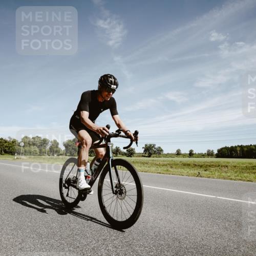 07.09.2025 - 19. Norderstedt Triathlon Michael Burmester http://msf.ph/oto/8858123 07.09.2025 12:30:12 Radfahren 295, 816, 1328 meine-sportfotos.de