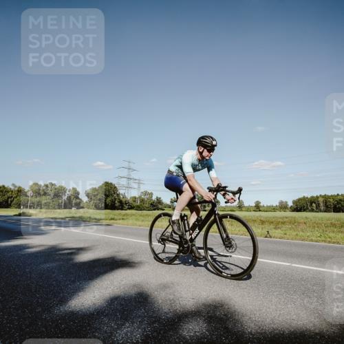 07.09.2025 - 19. Norderstedt Triathlon Michael Burmester http://msf.ph/oto/8858163 07.09.2025 15:37:26 Radfahren 371, 405, 439, 927 meine-sportfotos.de