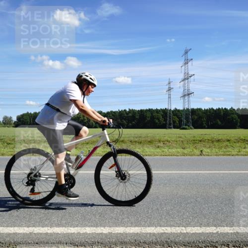 07.09.2025 - 19. Norderstedt Triathlon Michael Burmester http://msf.ph/oto/8858181 07.09.2025 13:07:13 Radfahren 319, 358, 708 meine-sportfotos.de
