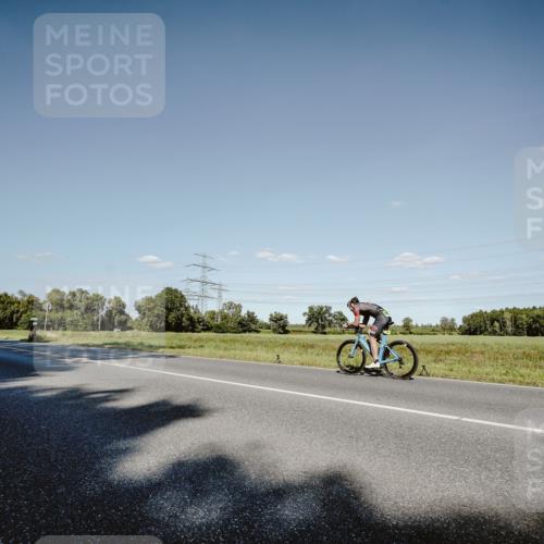 07.09.2025 - 19. Norderstedt Triathlon Michael Burmester http://msf.ph/oto/8858215 07.09.2025 15:37:49 Radfahren 910 meine-sportfotos.de