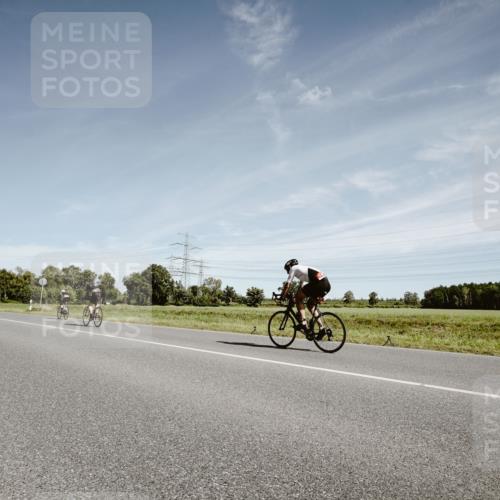 07.09.2025 - 19. Norderstedt Triathlon Michael Burmester http://msf.ph/oto/8858367 07.09.2025 12:31:53 Radfahren 302, 738, 1322 meine-sportfotos.de