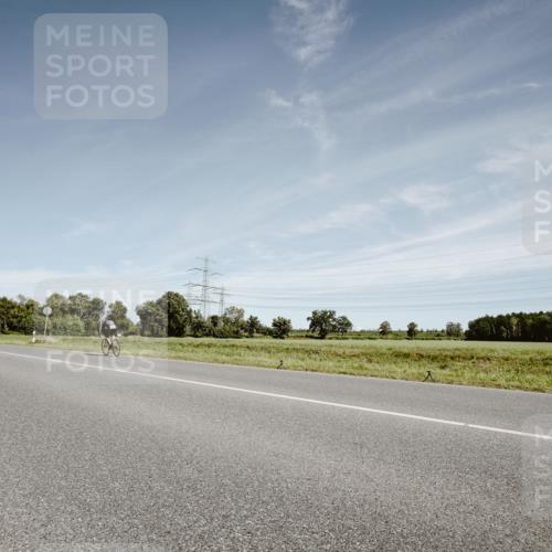 07.09.2025 - 19. Norderstedt Triathlon Michael Burmester http://msf.ph/oto/8858437 07.09.2025 12:32:33 Radfahren 304, 828, 1477 meine-sportfotos.de