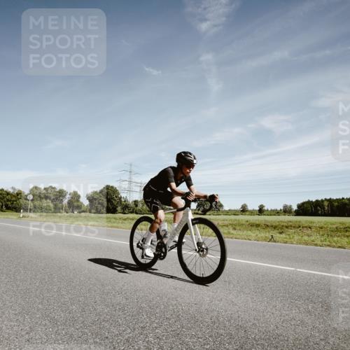 07.09.2025 - 19. Norderstedt Triathlon Michael Burmester http://msf.ph/oto/8858493 07.09.2025 12:33:07 Radfahren 182, 718, 853, 1276, 1342 meine-sportfotos.de