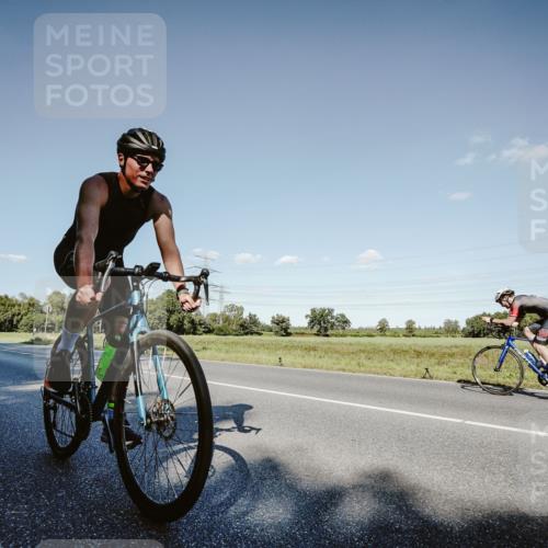 07.09.2025 - 19. Norderstedt Triathlon Michael Burmester http://msf.ph/oto/8858501 07.09.2025 15:40:23 Radfahren 501, 886, 890 meine-sportfotos.de