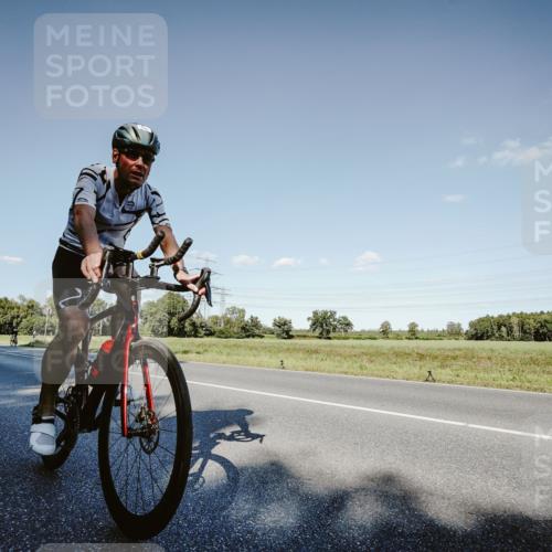 07.09.2025 - 19. Norderstedt Triathlon Michael Burmester http://msf.ph/oto/8858536 07.09.2025 15:40:36 Radfahren 376, 418 meine-sportfotos.de