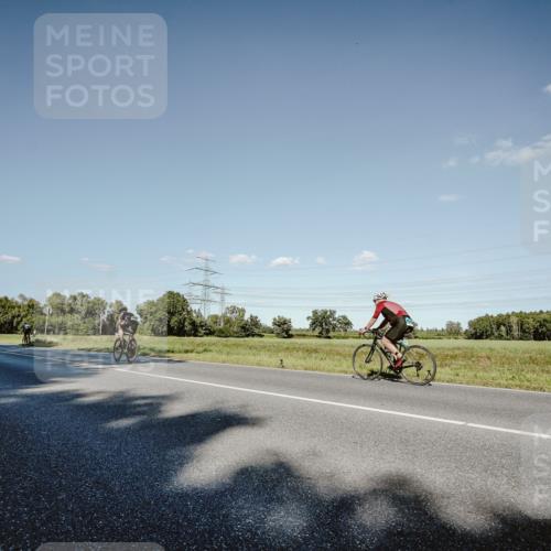 07.09.2025 - 19. Norderstedt Triathlon Michael Burmester http://msf.ph/oto/8858550 07.09.2025 15:40:43 Radfahren 403, 446, 929 meine-sportfotos.de