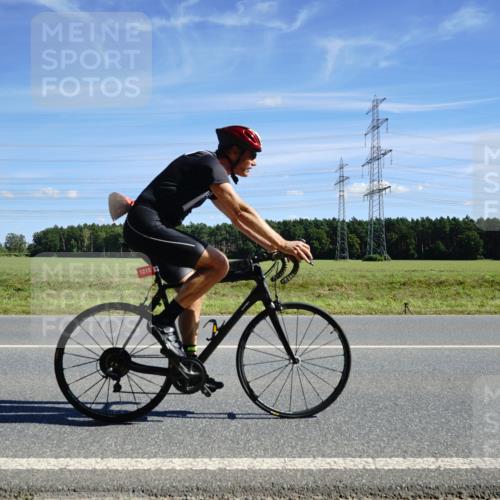 07.09.2025 - 19. Norderstedt Triathlon Michael Burmester http://msf.ph/oto/8858647 07.09.2025 13:14:17 Radfahren 1215 meine-sportfotos.de