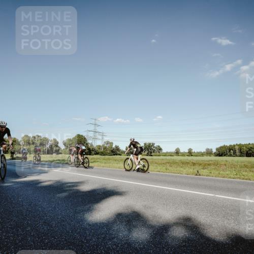 07.09.2025 - 19. Norderstedt Triathlon Michael Burmester http://msf.ph/oto/8858703 07.09.2025 15:41:49 Radfahren 870, 956, 1435 meine-sportfotos.de