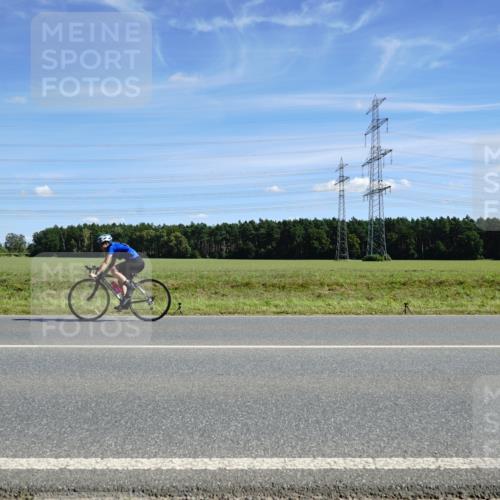 07.09.2025 - 19. Norderstedt Triathlon Michael Burmester http://msf.ph/oto/8858738 07.09.2025 13:16:03 Radfahren 744 meine-sportfotos.de