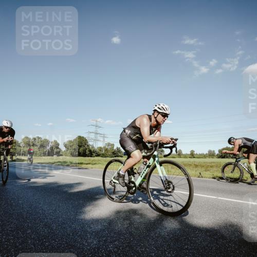 07.09.2025 - 19. Norderstedt Triathlon Michael Burmester http://msf.ph/oto/8858855 07.09.2025 15:42:56 Radfahren 549, 1411, 1427, 1534 meine-sportfotos.de