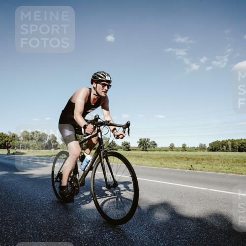 07.09.2025 - 19. Norderstedt Triathlon Michael Burmester http://msf.ph/oto/8858859 07.09.2025 15:42:57 Radfahren 549, 1411, 1427 meine-sportfotos.de