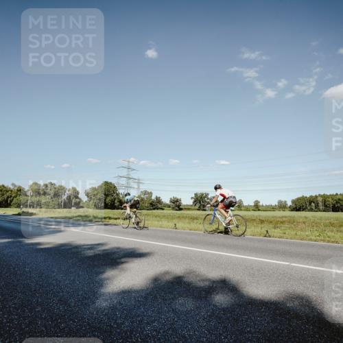 07.09.2025 - 19. Norderstedt Triathlon Michael Burmester http://msf.ph/oto/8858866 07.09.2025 15:43:00 Radfahren 497, 502, 1411 meine-sportfotos.de