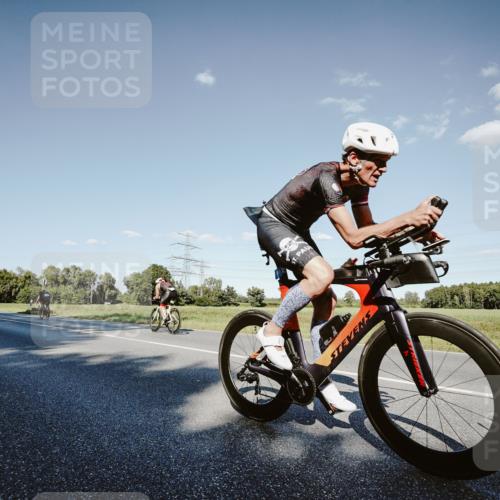 07.09.2025 - 19. Norderstedt Triathlon Michael Burmester http://msf.ph/oto/8858904 07.09.2025 15:43:13 Radfahren 873, 902, 1460 meine-sportfotos.de