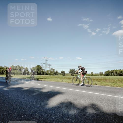 07.09.2025 - 19. Norderstedt Triathlon Michael Burmester http://msf.ph/oto/8858914 07.09.2025 15:43:16 Radfahren 534, 873, 937, 1423, 1460 meine-sportfotos.de