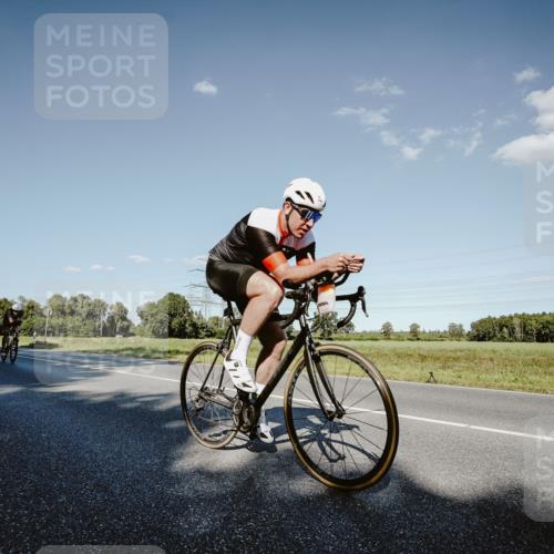 07.09.2025 - 19. Norderstedt Triathlon Michael Burmester http://msf.ph/oto/8858949 07.09.2025 15:43:29 Radfahren 519, 547, 903, 949, 957, 1410, 1437, 1486 meine-sportfotos.de