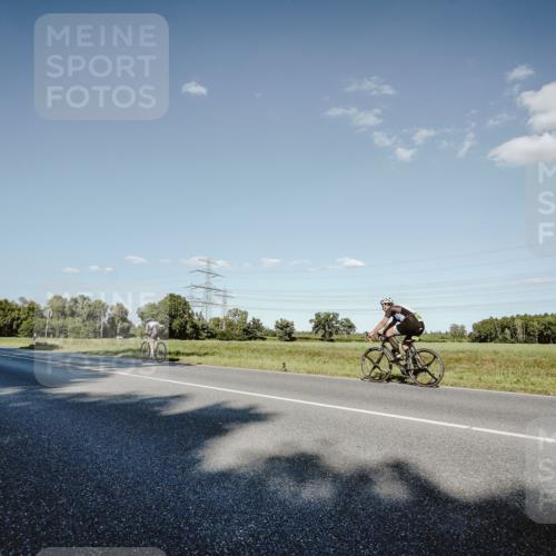 07.09.2025 - 19. Norderstedt Triathlon Michael Burmester http://msf.ph/oto/8858981 07.09.2025 15:43:38 Radfahren 445, 546 meine-sportfotos.de