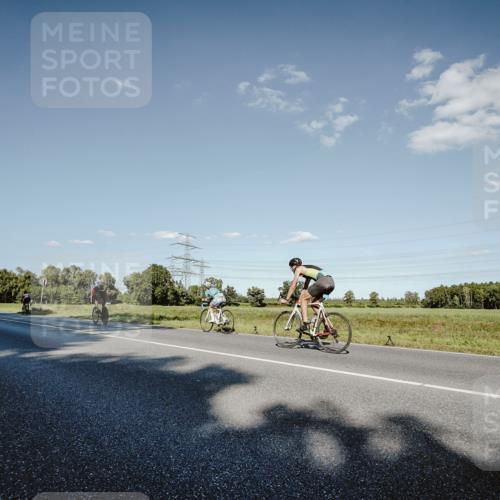 07.09.2025 - 19. Norderstedt Triathlon Michael Burmester http://msf.ph/oto/8859077 07.09.2025 15:44:21 Radfahren 383, 542, 884, 936 meine-sportfotos.de