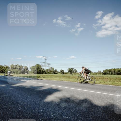 07.09.2025 - 19. Norderstedt Triathlon Michael Burmester http://msf.ph/oto/8859116 07.09.2025 15:44:36 Radfahren 401, 1475, 1482 meine-sportfotos.de