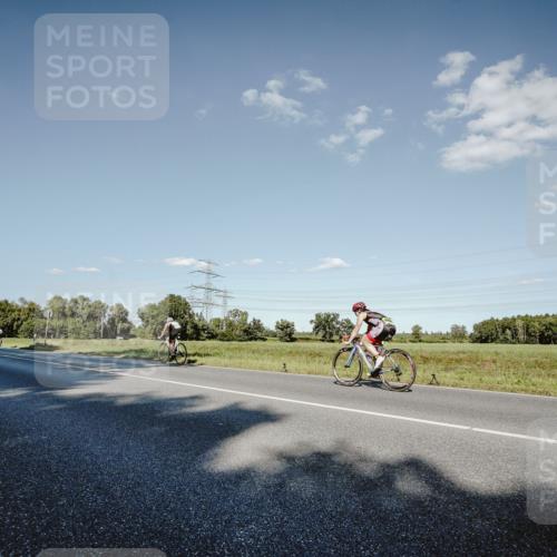 07.09.2025 - 19. Norderstedt Triathlon Michael Burmester http://msf.ph/oto/8859119 07.09.2025 15:44:37 Radfahren 401, 1475, 1482 meine-sportfotos.de