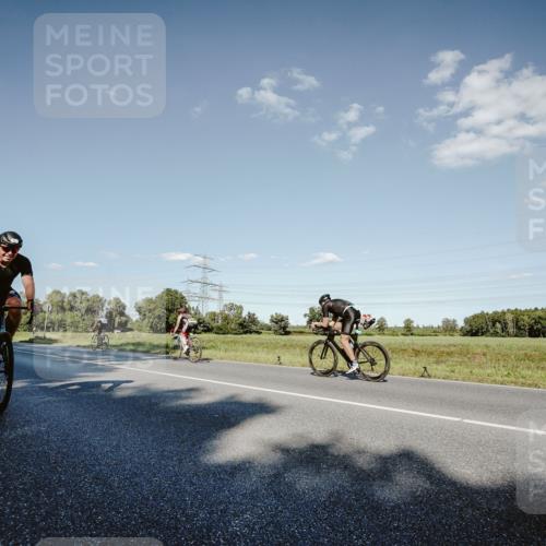 07.09.2025 - 19. Norderstedt Triathlon Michael Burmester http://msf.ph/oto/8859123 07.09.2025 15:44:38 Radfahren 401, 1475, 1482 meine-sportfotos.de
