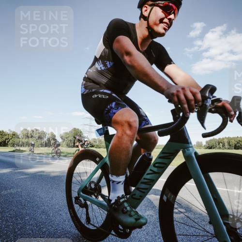 07.09.2025 - 19. Norderstedt Triathlon Michael Burmester http://msf.ph/oto/8859126 07.09.2025 15:44:38 Radfahren 401, 1475, 1482 meine-sportfotos.de