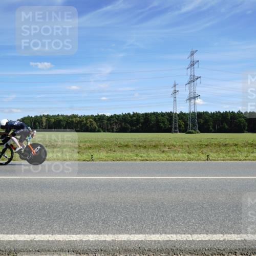 07.09.2025 - 19. Norderstedt Triathlon Michael Burmester http://msf.ph/oto/8859148 07.09.2025 13:29:19 Radfahren 1215 meine-sportfotos.de
