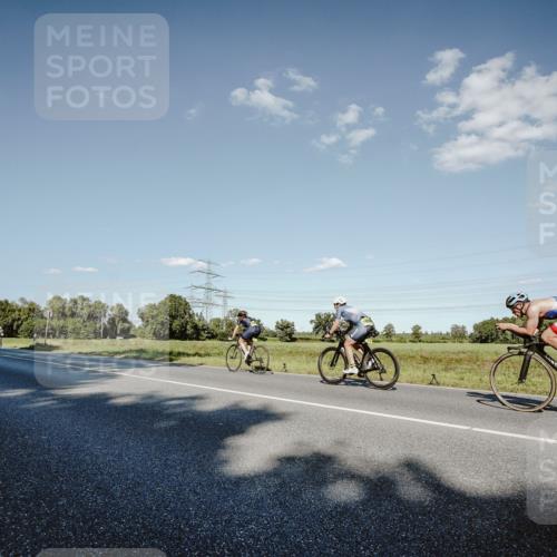 07.09.2025 - 19. Norderstedt Triathlon Michael Burmester http://msf.ph/oto/8859150 07.09.2025 15:44:45 Radfahren 1417 meine-sportfotos.de