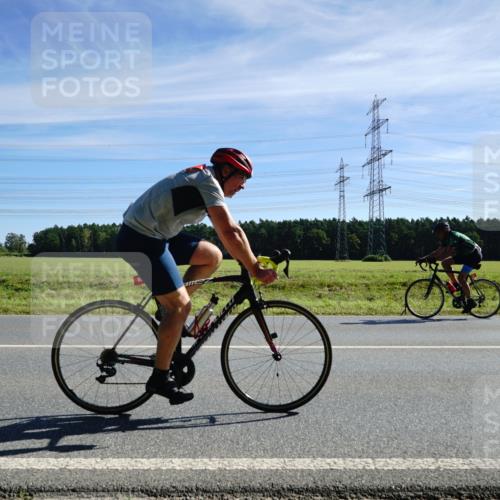 07.09.2025 - 19. Norderstedt Triathlon Michael Burmester http://msf.ph/oto/8859210 07.09.2025 11:36:39 Radfahren 826, 849 meine-sportfotos.de