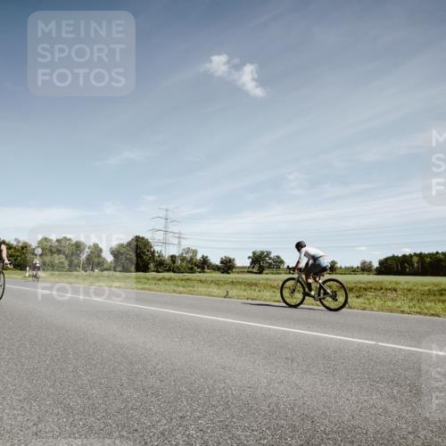 07.09.2025 - 19. Norderstedt Triathlon Michael Burmester http://msf.ph/oto/8859216 07.09.2025 12:41:49 Radfahren 137, 214, 735, 1376 meine-sportfotos.de