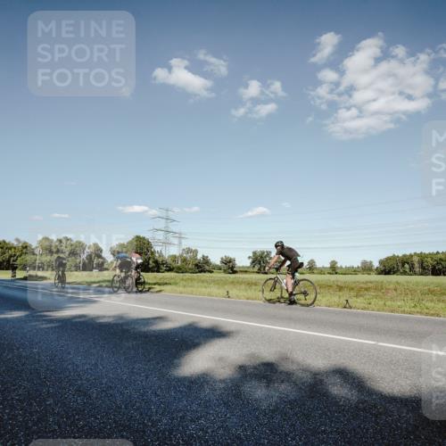 07.09.2025 - 19. Norderstedt Triathlon Michael Burmester http://msf.ph/oto/8859221 07.09.2025 15:45:15 Radfahren 548, 939, 1071, 1546 meine-sportfotos.de