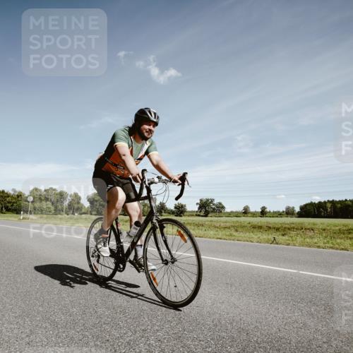 07.09.2025 - 19. Norderstedt Triathlon Michael Burmester http://msf.ph/oto/8859271 07.09.2025 12:42:42 Radfahren 157, 698, 713, 750 meine-sportfotos.de
