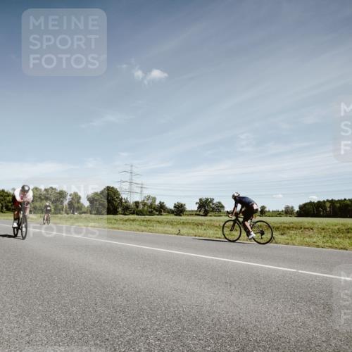 07.09.2025 - 19. Norderstedt Triathlon Michael Burmester http://msf.ph/oto/8859306 07.09.2025 12:43:04 Radfahren 239, 266, 1322 meine-sportfotos.de