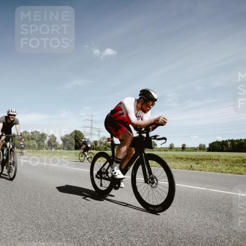 07.09.2025 - 19. Norderstedt Triathlon Michael Burmester http://msf.ph/oto/8859309 07.09.2025 12:43:05 Radfahren 239, 266, 1322 meine-sportfotos.de