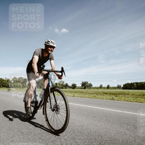 07.09.2025 - 19. Norderstedt Triathlon Michael Burmester http://msf.ph/oto/8859313 07.09.2025 12:43:05 Radfahren 239, 266, 1322 meine-sportfotos.de
