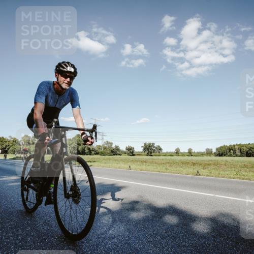 07.09.2025 - 19. Norderstedt Triathlon Michael Burmester http://msf.ph/oto/8859315 07.09.2025 15:45:46 Radfahren 883, 932 meine-sportfotos.de
