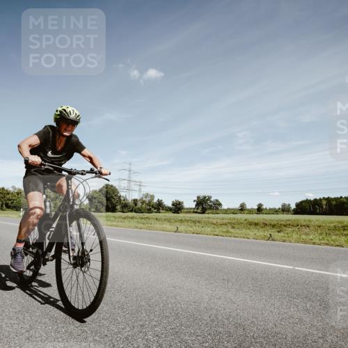 07.09.2025 - 19. Norderstedt Triathlon Michael Burmester http://msf.ph/oto/8859317 07.09.2025 12:43:07 Radfahren 145, 239, 266, 1322 meine-sportfotos.de